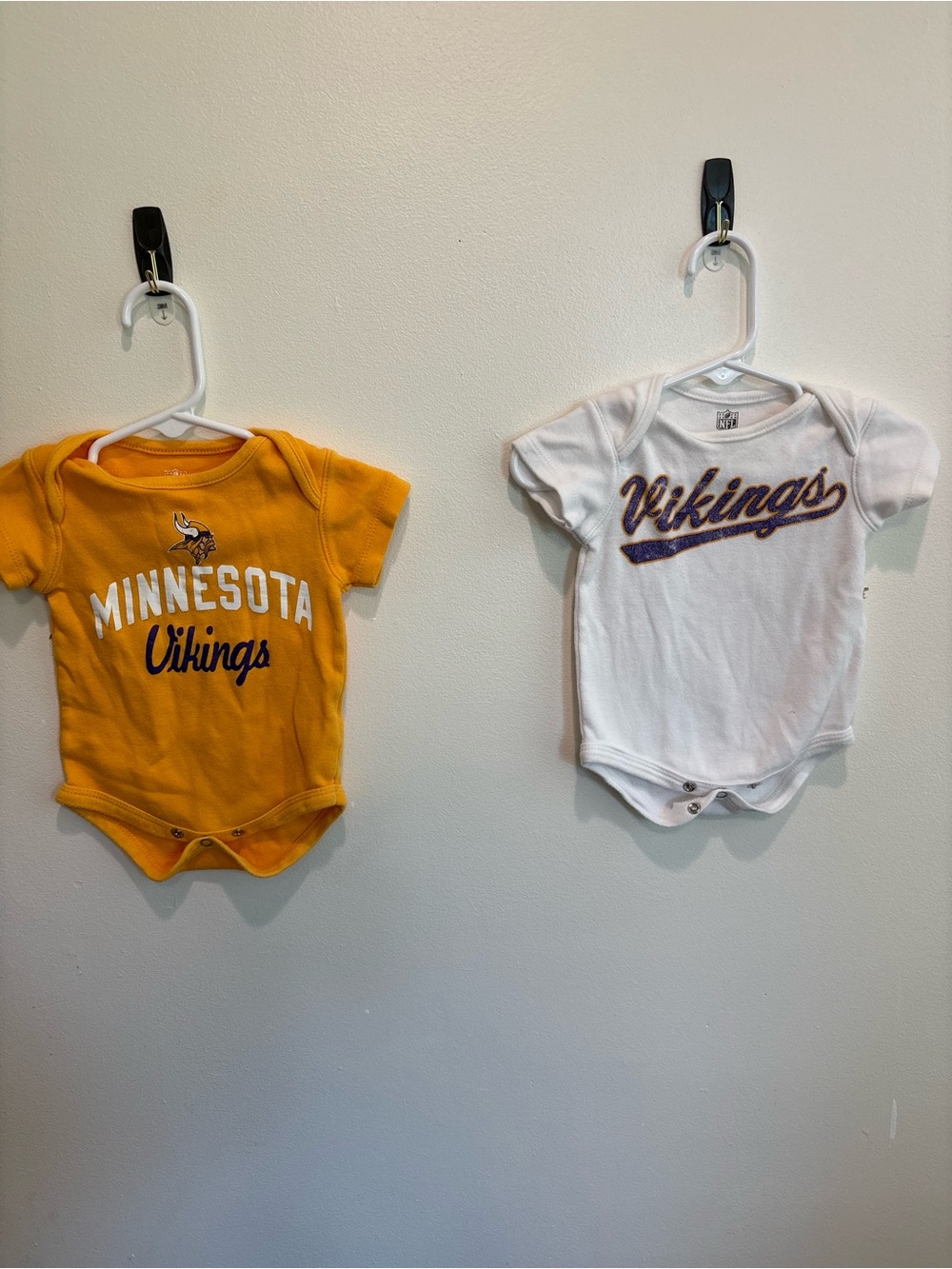 Minnesota Vikings Infant Bodysuits - Gold & White 0-3 months
